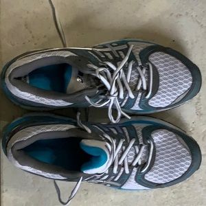 Womens ASICS Gel Oracle athletic shoes.  Size 7; never been worn.